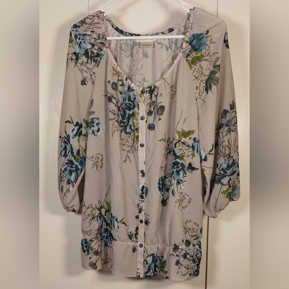 Van Heusen Studio Grey Blue Floral Blouse Size Large Button Front Top Boho